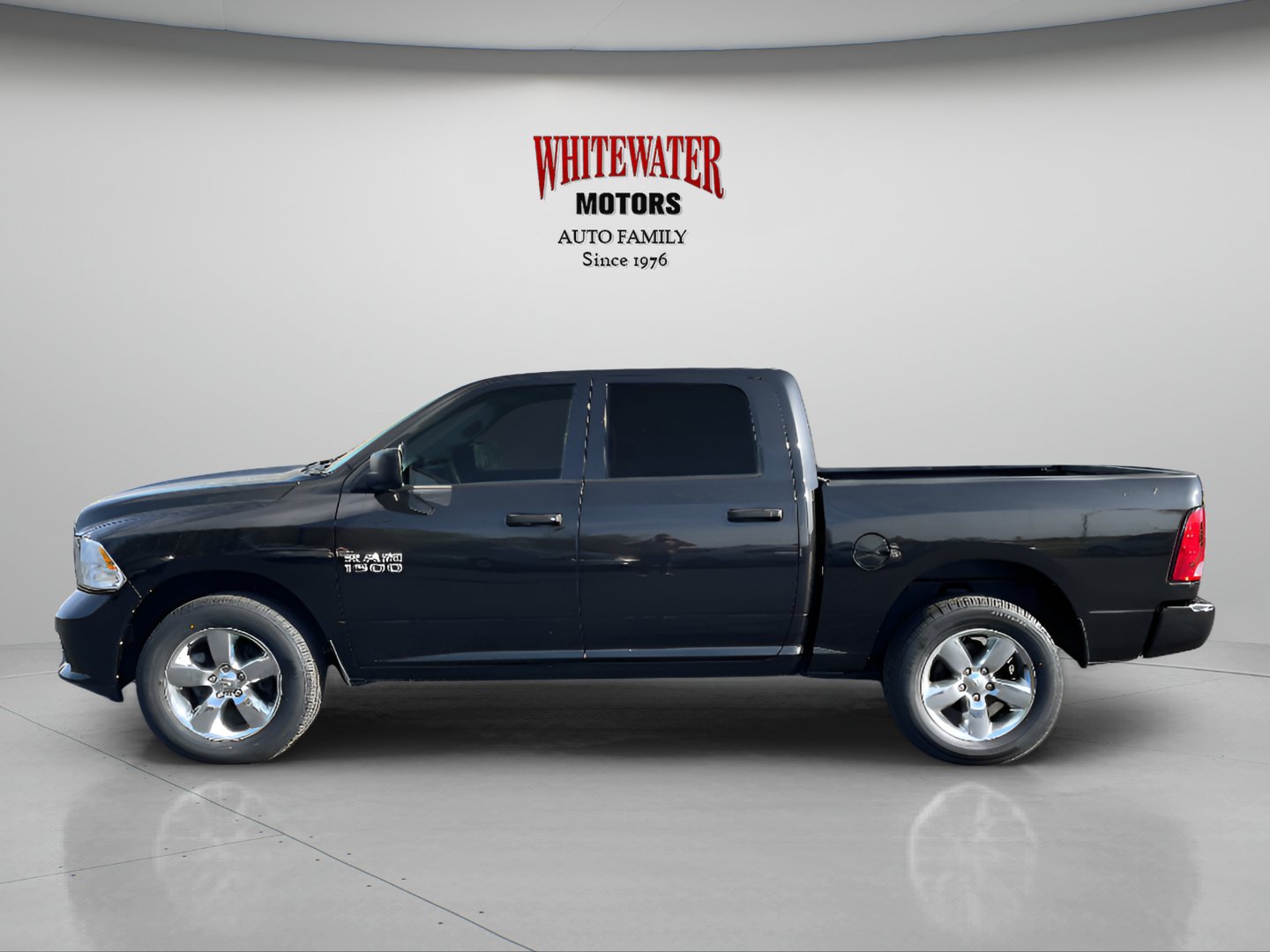 Used 2017 RAM 1500 Express AWD/4WD image 2