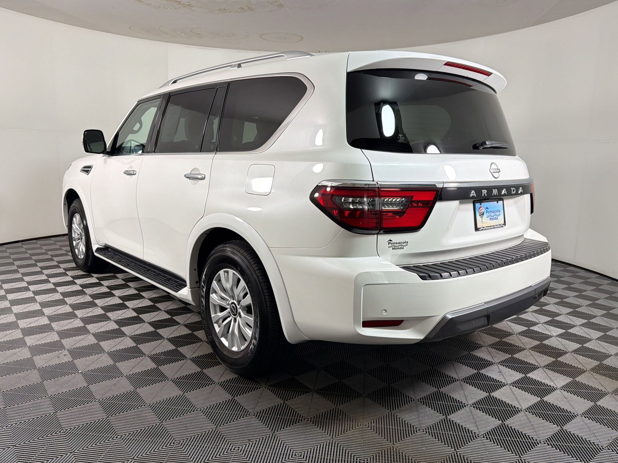 Used 2024 Nissan Armada SV w/ Cargo Package AWD/4WD image 2