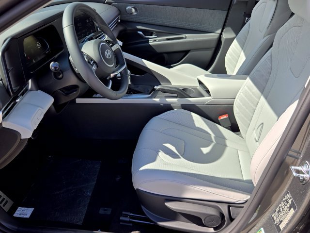 New 2026 Hyundai Elantra SEL Sport FWD image 5