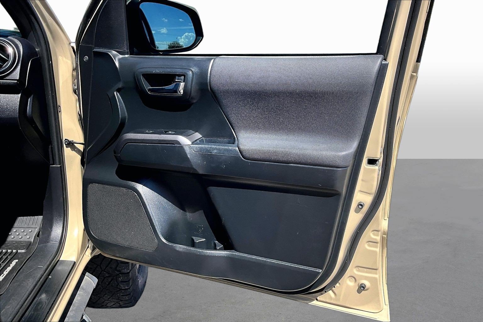 Used 2019 Toyota Tacoma TRD Sport RWD image 18