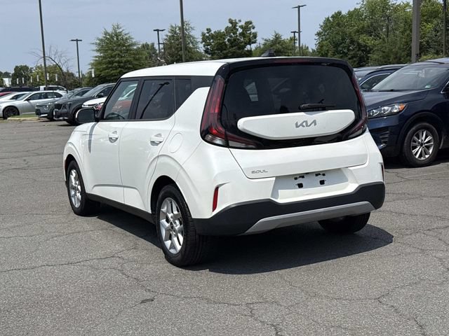 Used 2023 Kia Soul LX w/ LX Technology Package FWD image 4