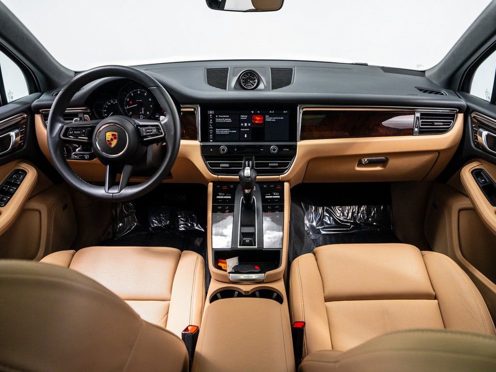 Certified 2025 Porsche Macan image 21