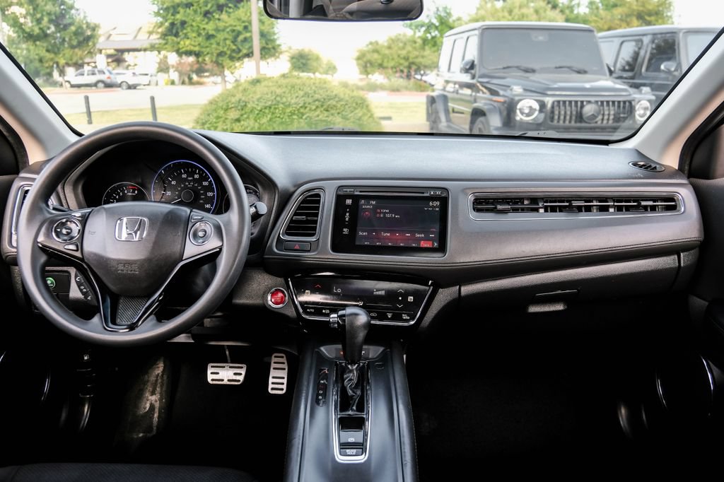 Used 2018 Honda HR-V EX image 11