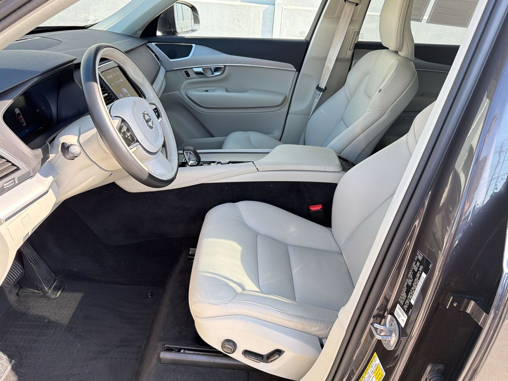 Used 2024 Volvo XC90 B5 Core w/ Protection Package Premier AWD/4WD image 5