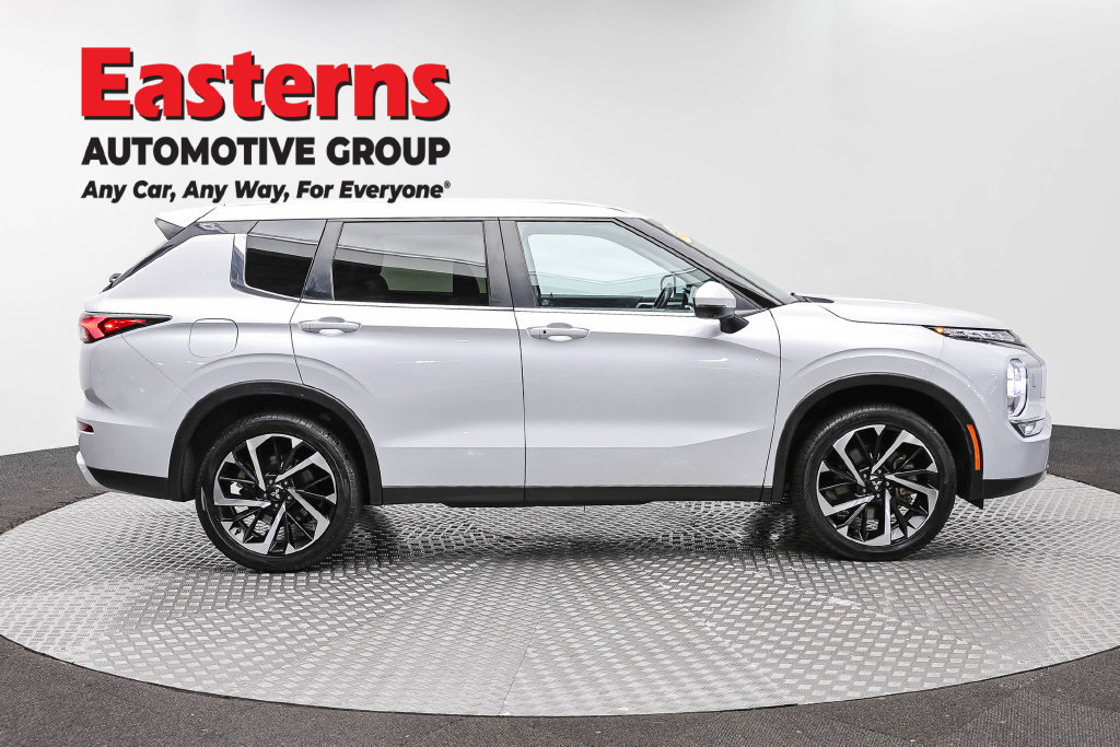 Used 2024 Mitsubishi Outlander SE AWD/4WD image 5