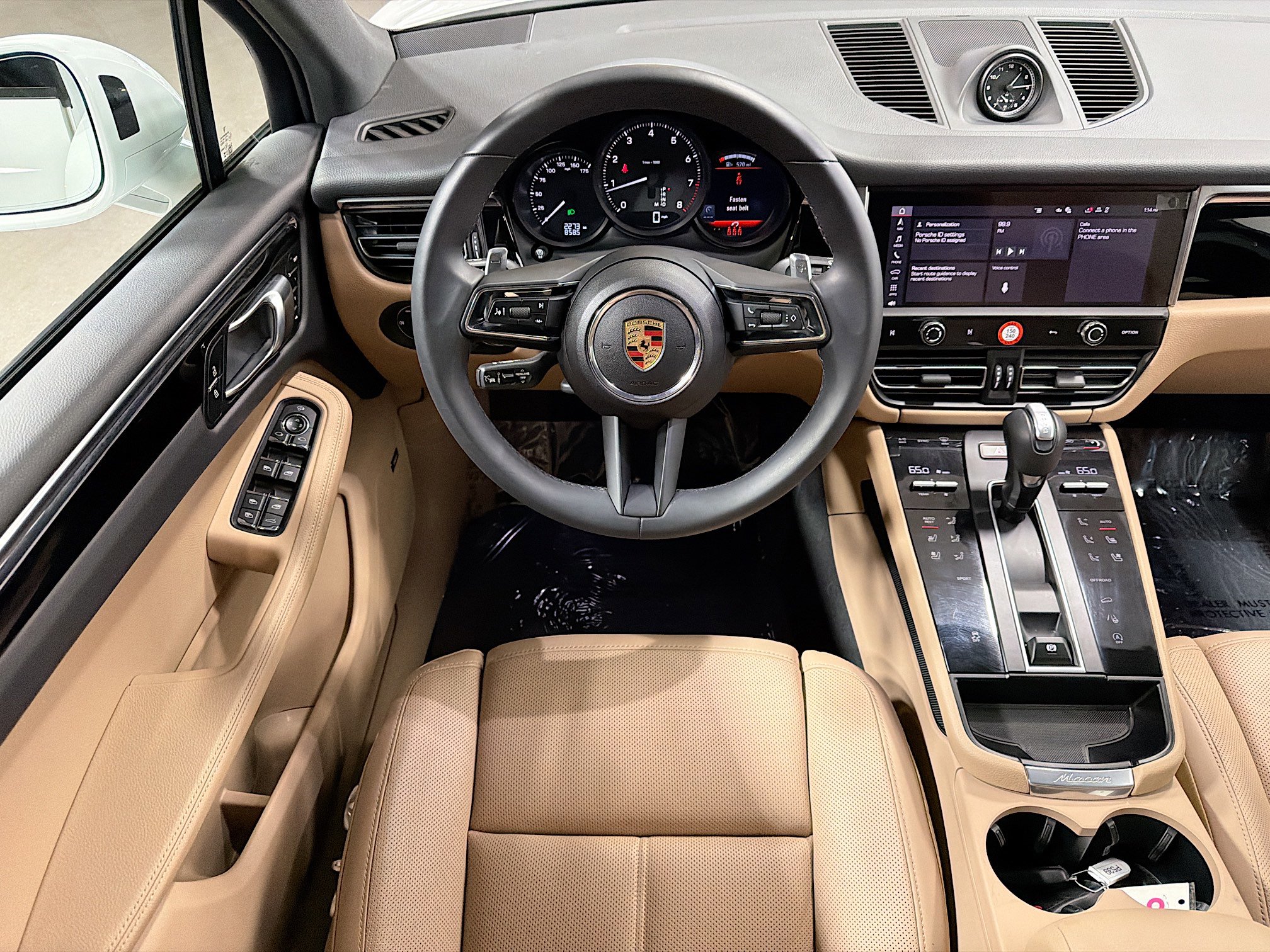 Certified 2025 Porsche Macan image 17