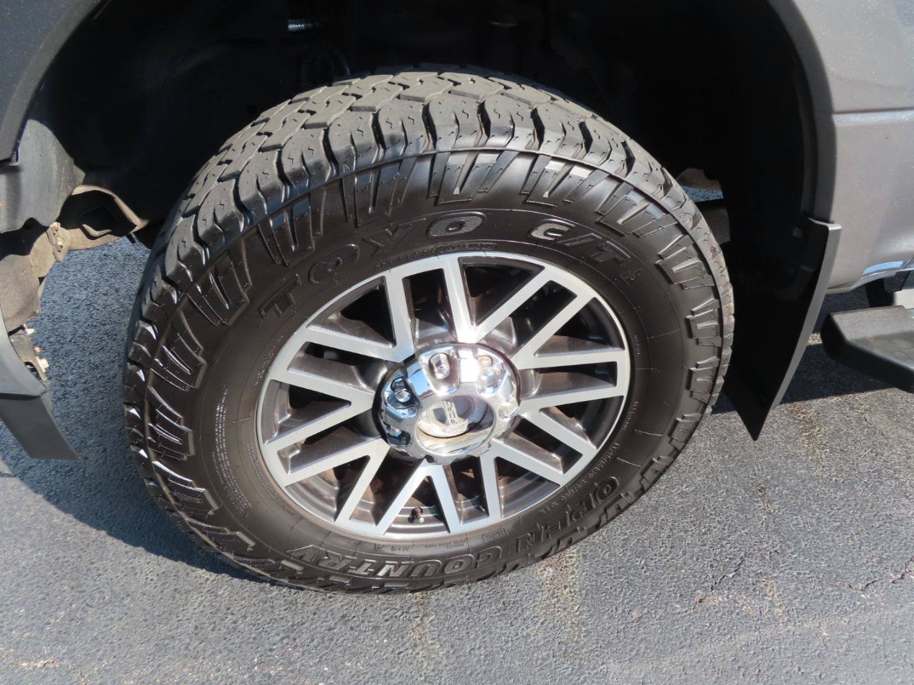 Used 2019 Ford F350 Lariat w/ Lariat Value Package AWD/4WD image 11