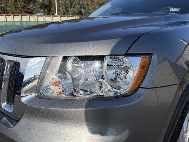 Used 2012 Jeep Grand Cherokee Laredo w/ Laredo E Group image 12