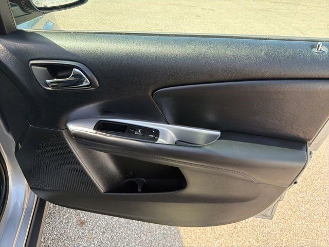 Used 2018 Dodge Journey SE FWD image 19