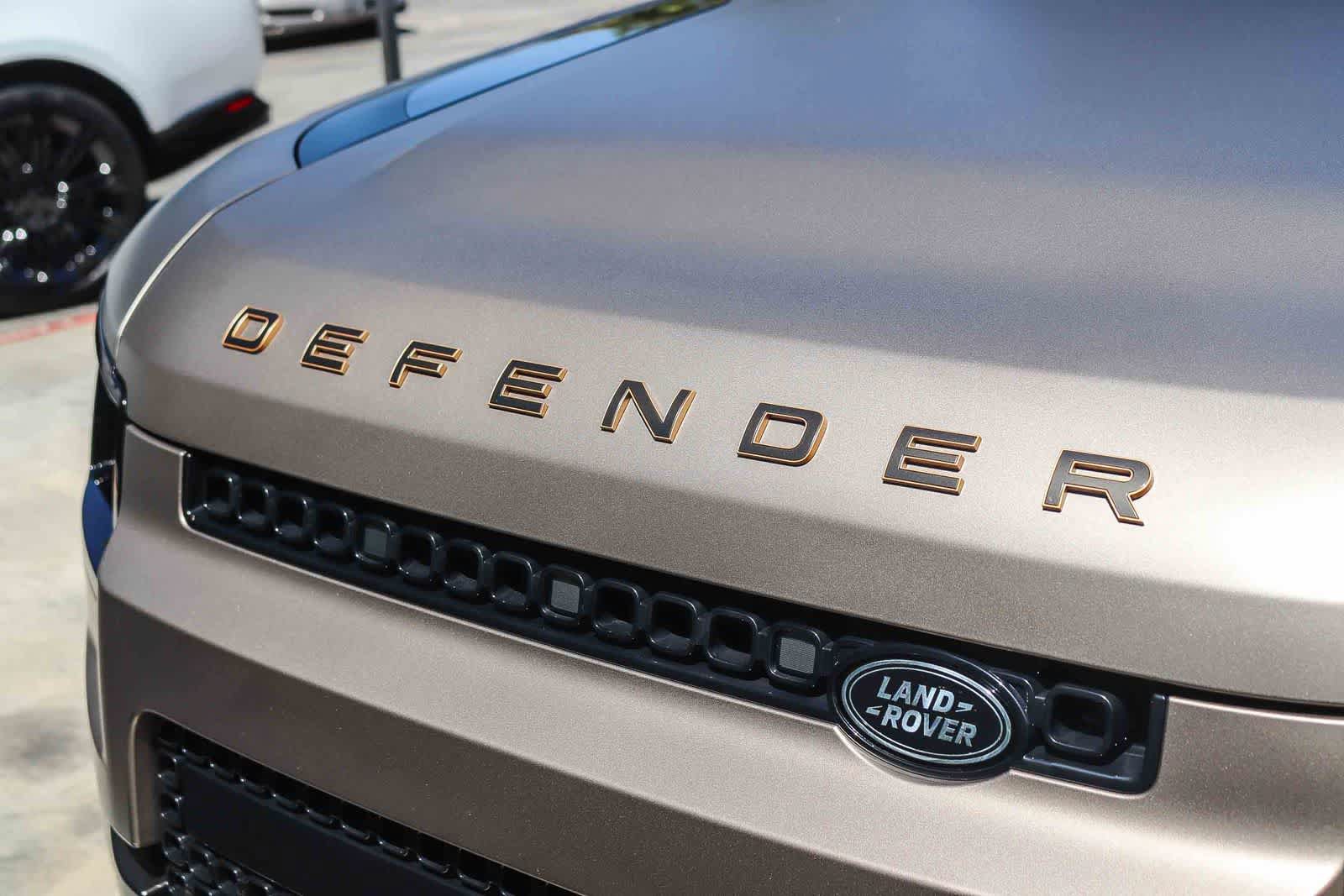 Certified 2025 Land Rover Defender 110 AWD/4WD image 11