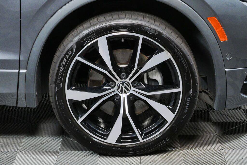 Used 2024 Volkswagen Tiguan SEL R-Line AWD/4WD image 39
