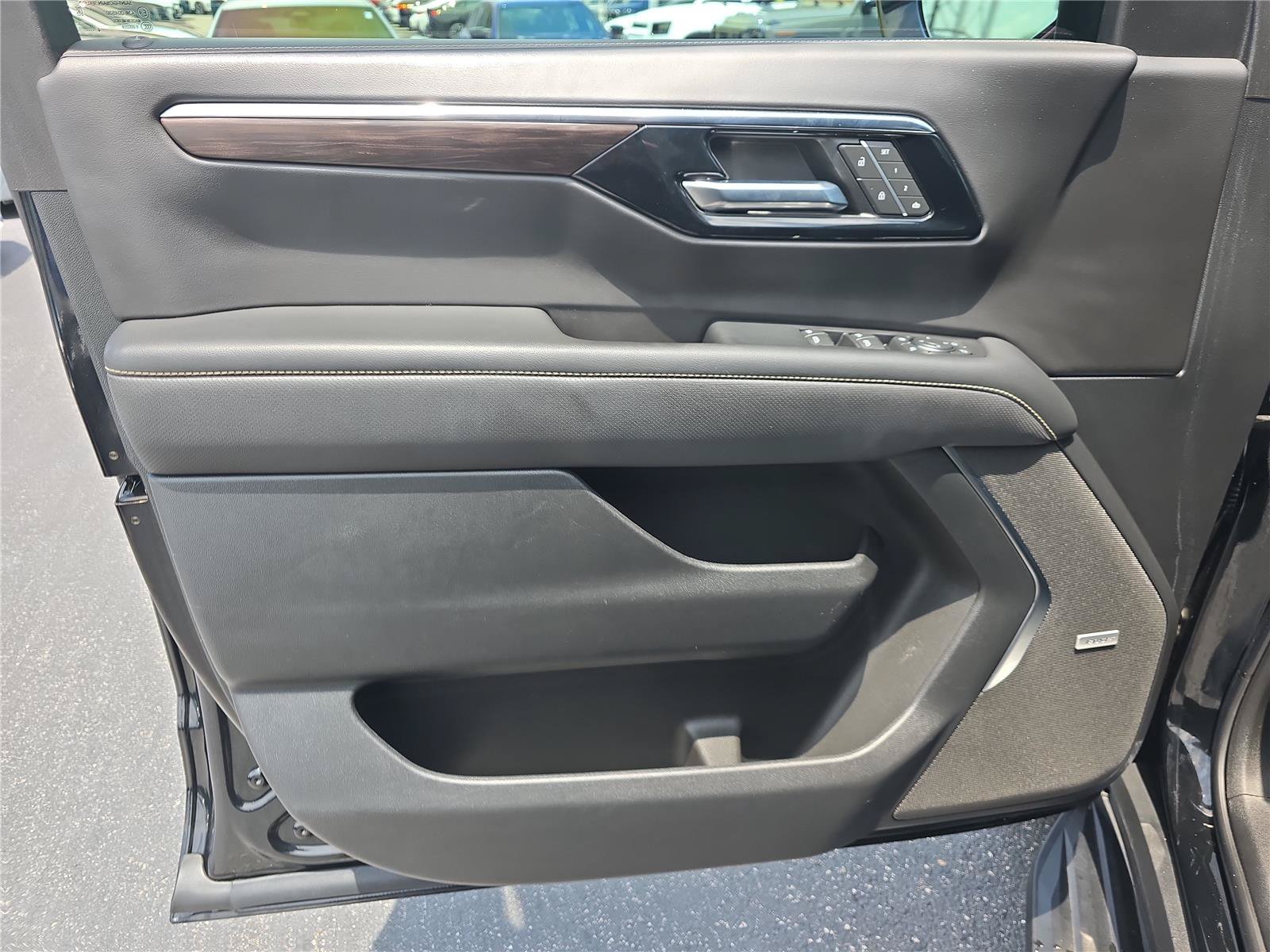 Used 2025 Chevrolet Suburban Premier AWD/4WD image 14