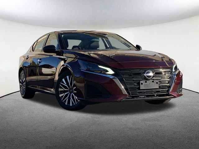 Used 2024 Nissan Altima 2.5 SV image 2