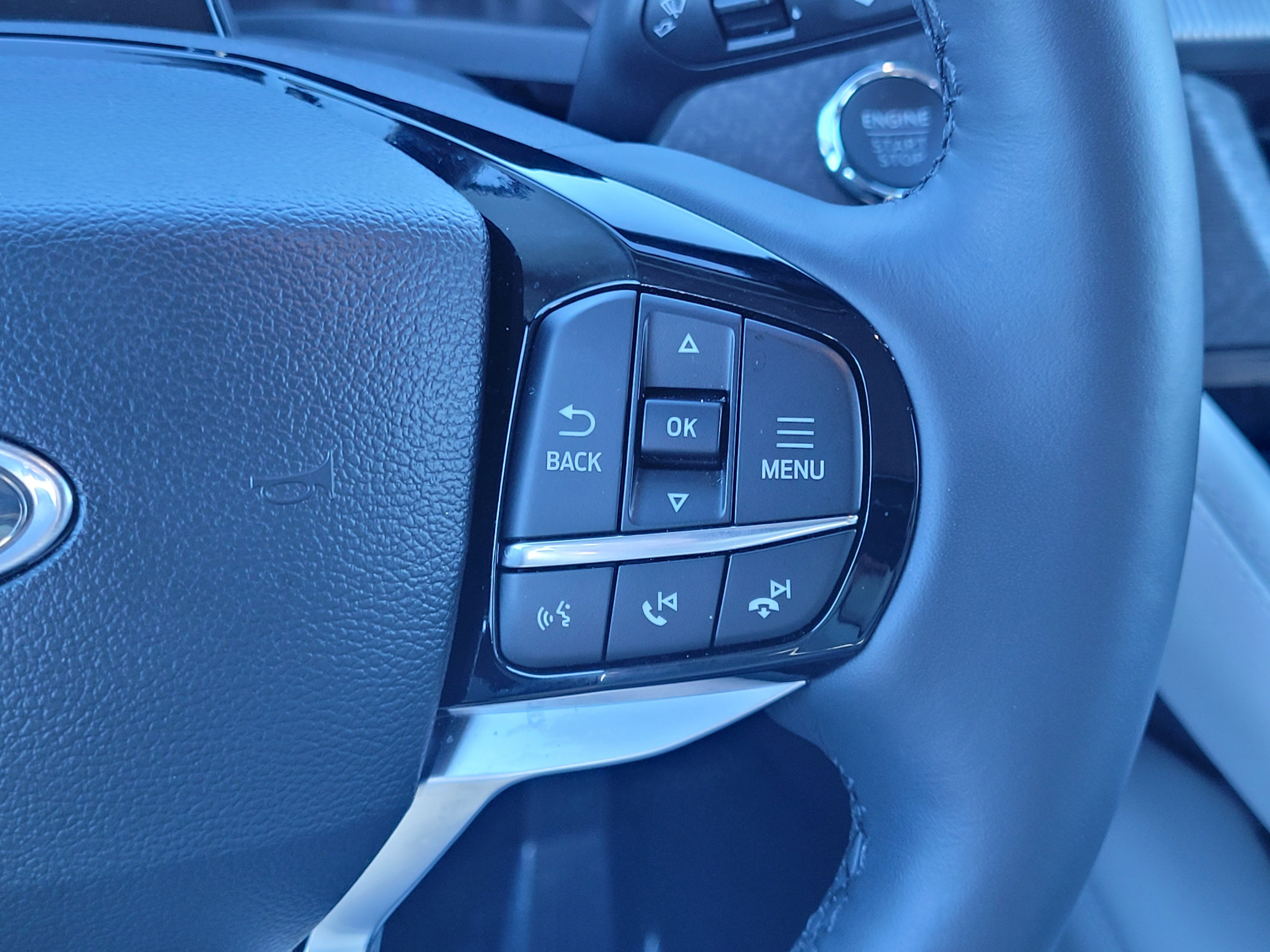 Used 2025 Ford Explorer Platinum w/ Ultimate Package AWD/4WD image 13