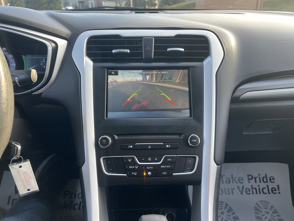 Used 2016 Ford Fusion SE image 20