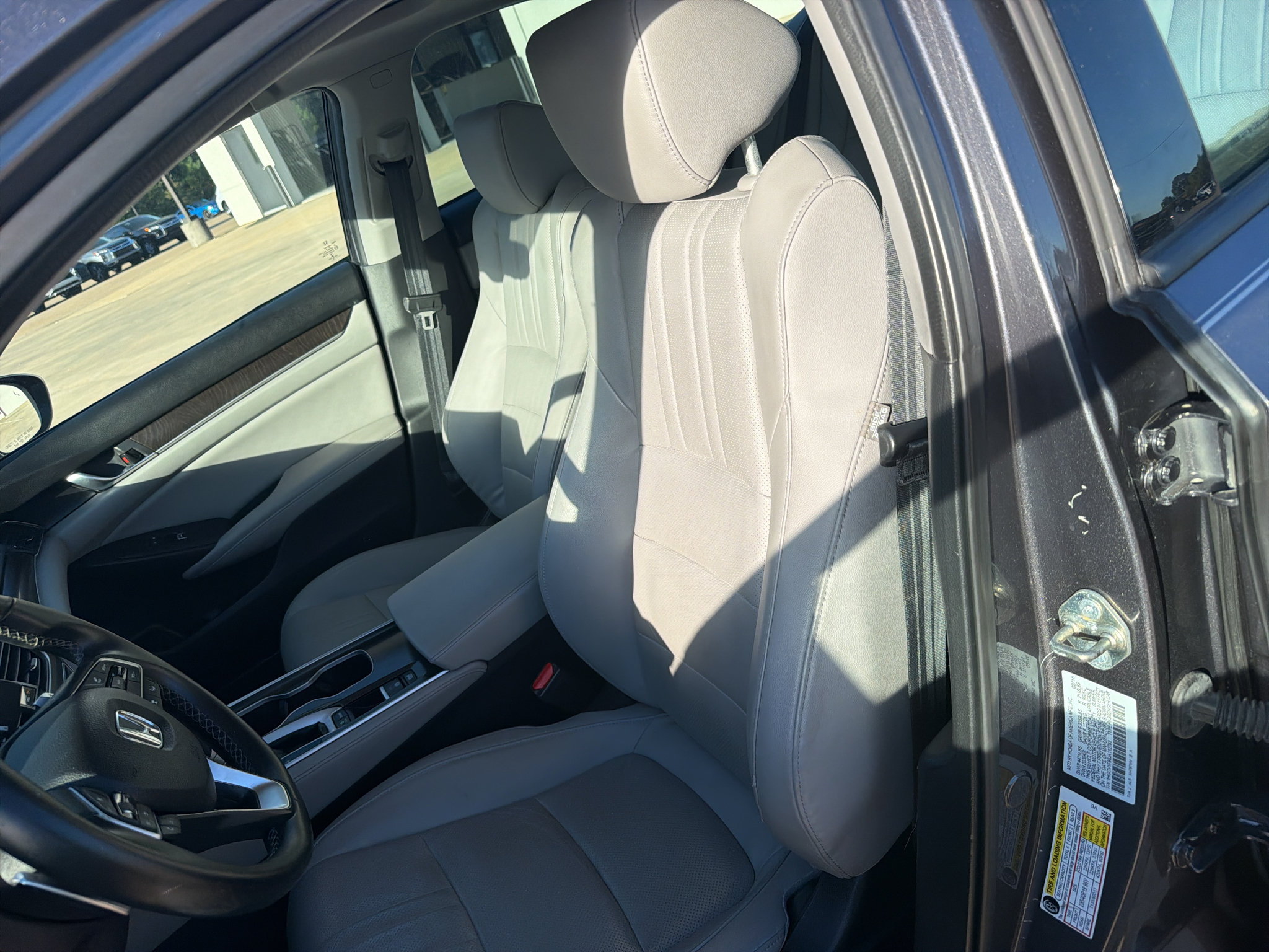Used 2018 Honda Accord Touring image 10