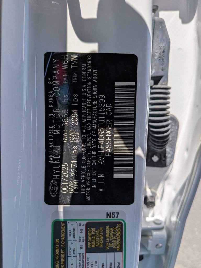 Certified 2026 Hyundai Elantra Limited FWD image 36