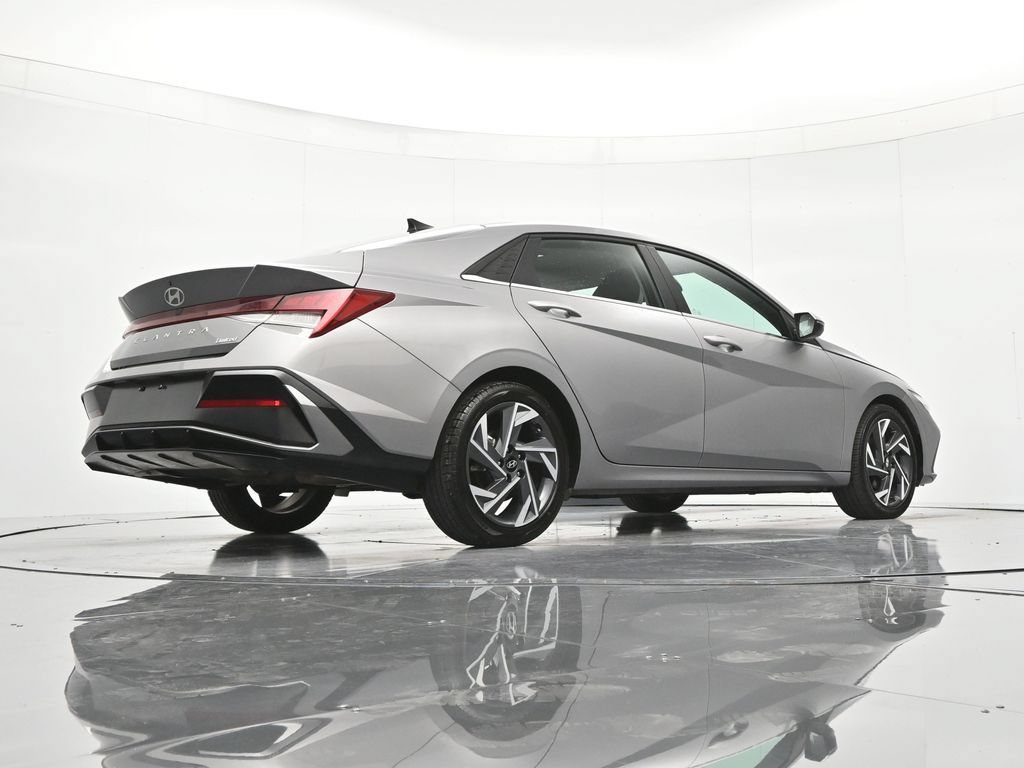 Used 2025 Hyundai Elantra Limited FWD image 43