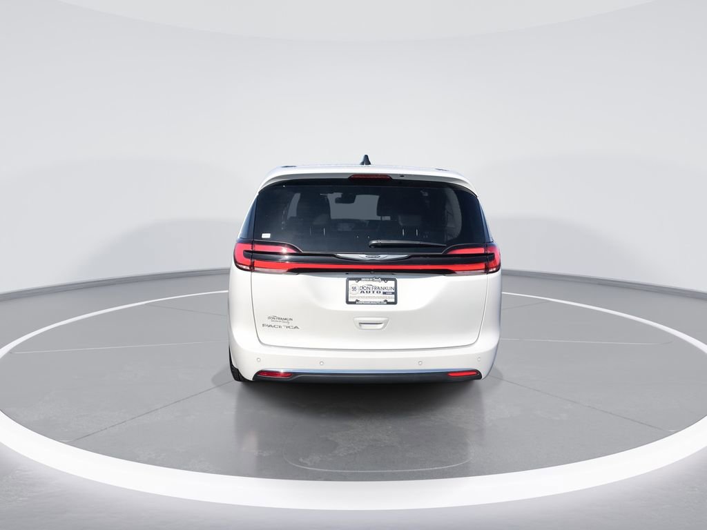 Used 2024 Chrysler Pacifica Touring-L FWD image 7