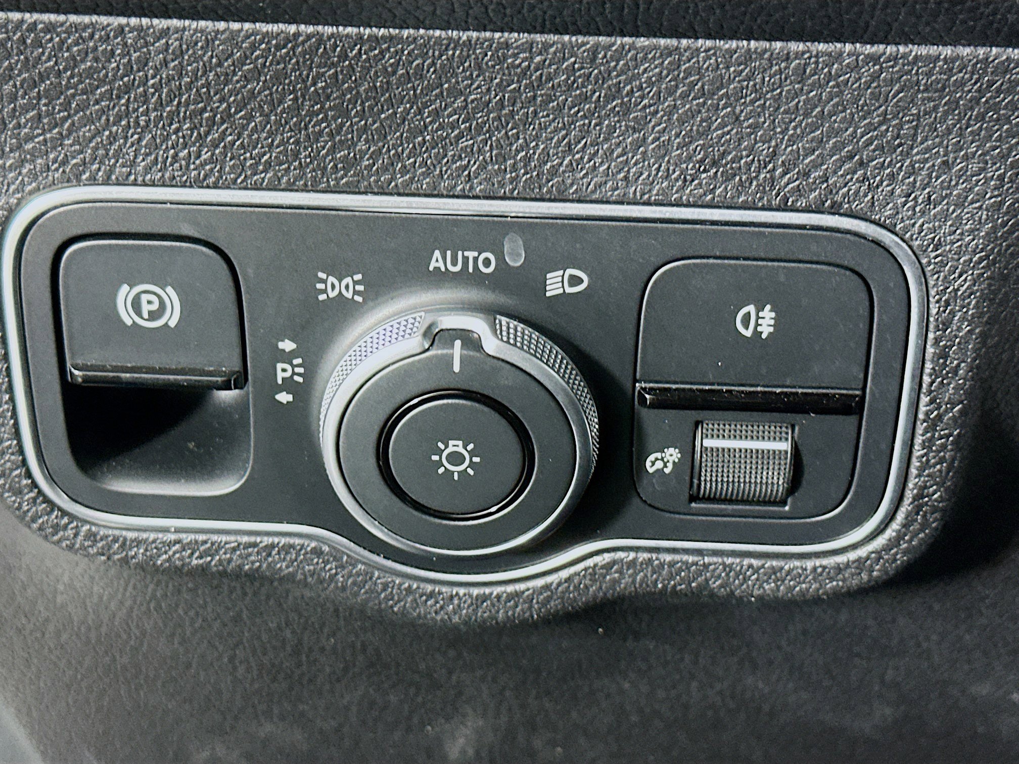 Used 2024 Mercedes-Benz EQB 250+ image 17