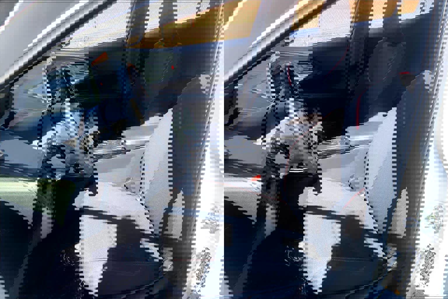 Used 2025 Toyota Prius Plug-In Hybrid image 9