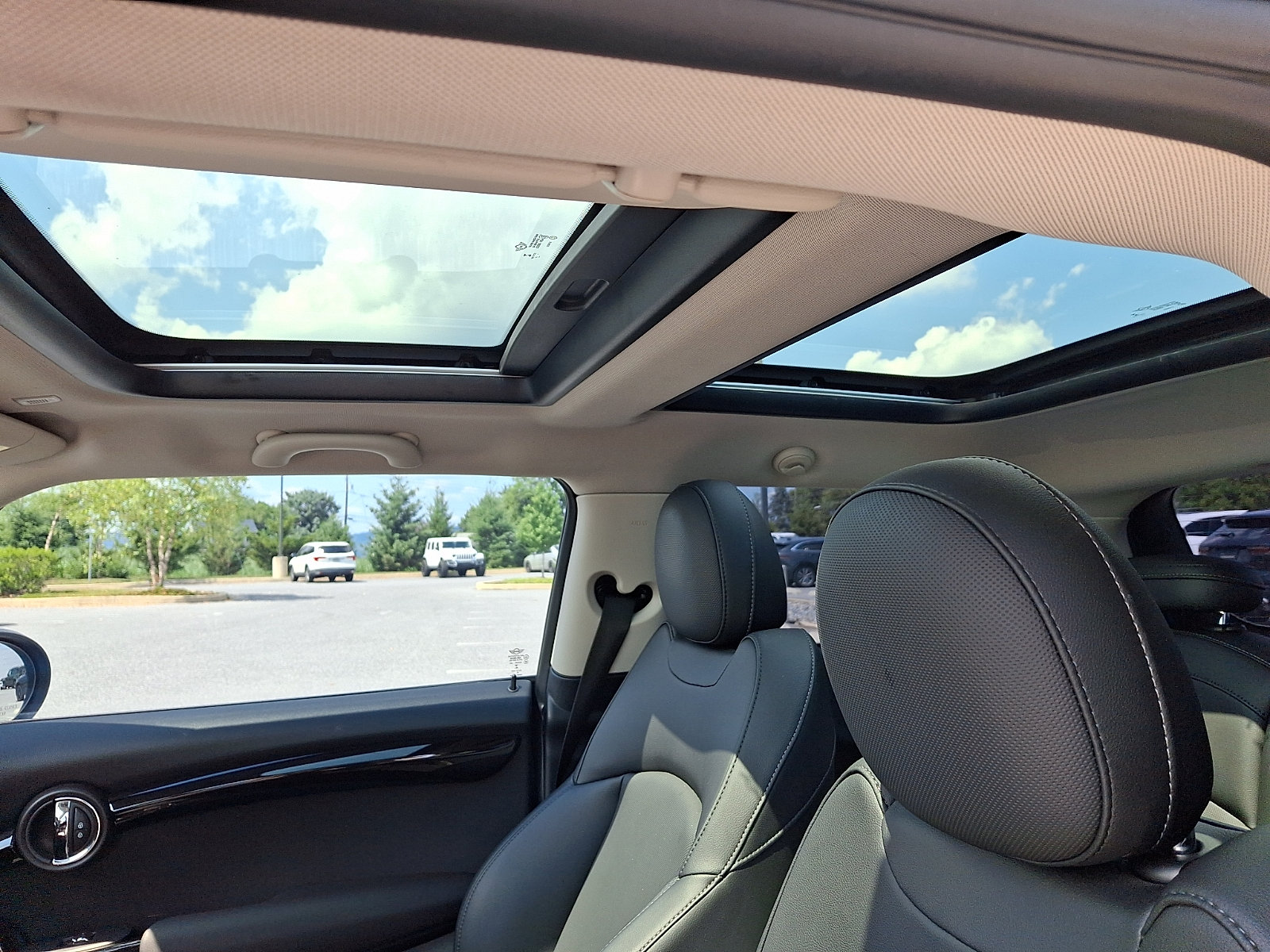 Used 2019 MINI Cooper S w/ Signature Upholstery Package FWD image 12