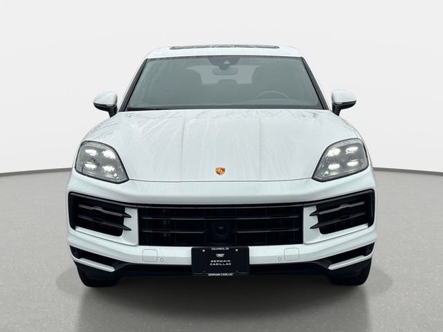 Used 2024 Porsche Cayenne w/ Premium Package AWD/4WD image 8