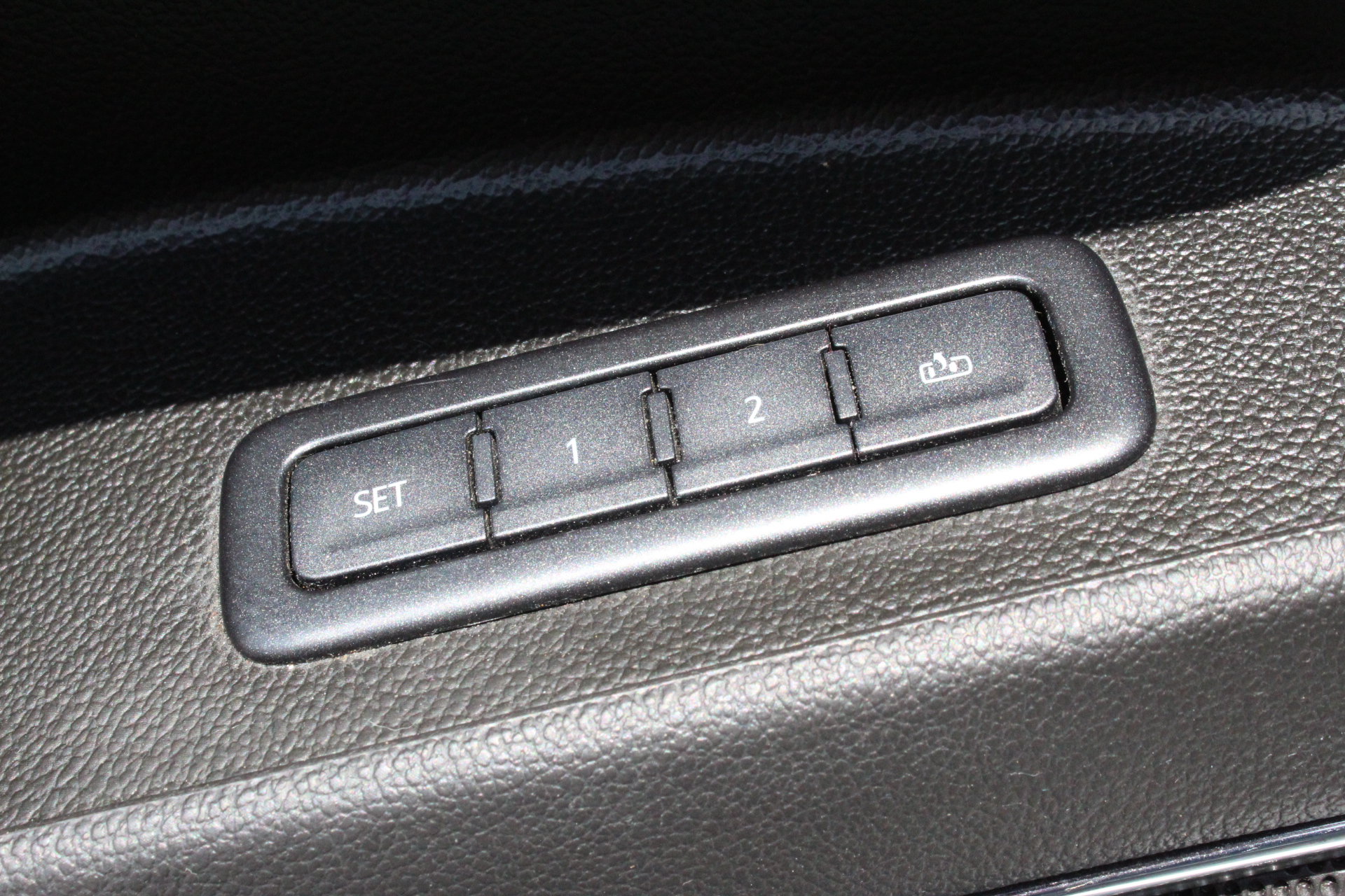 Used 2019 Chevrolet Tahoe Premier RWD image 13