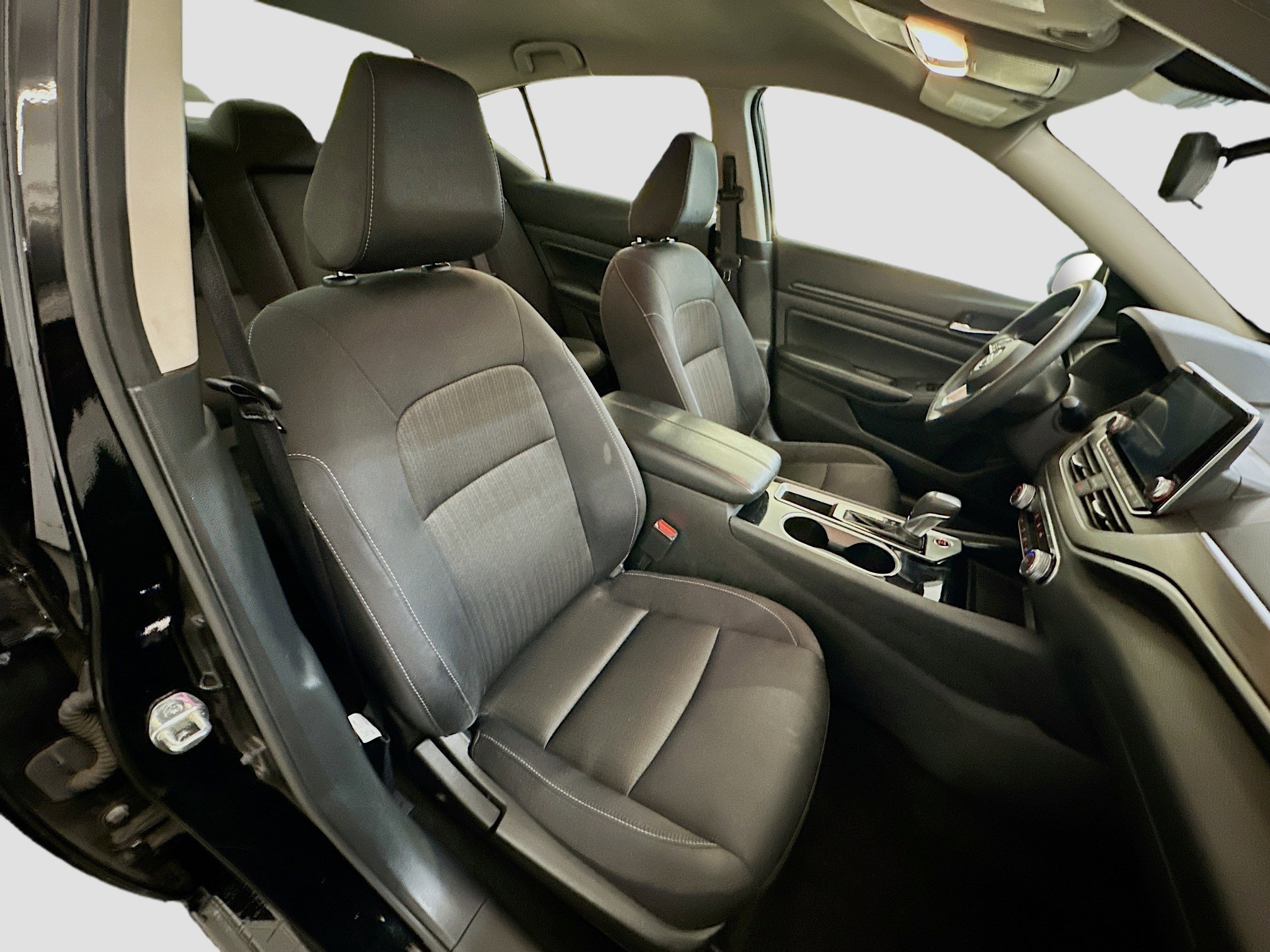 Used 2024 Nissan Altima 2.5 SV image 31