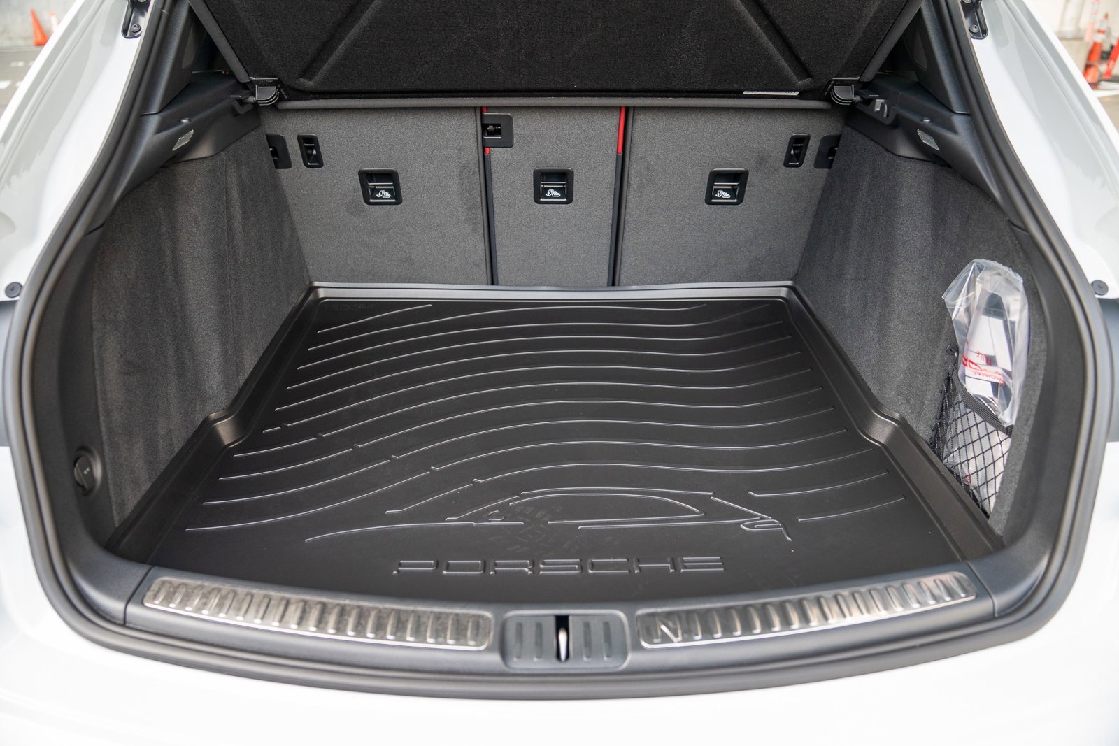 Certified 2026 Porsche Macan AWD/4WD image 27