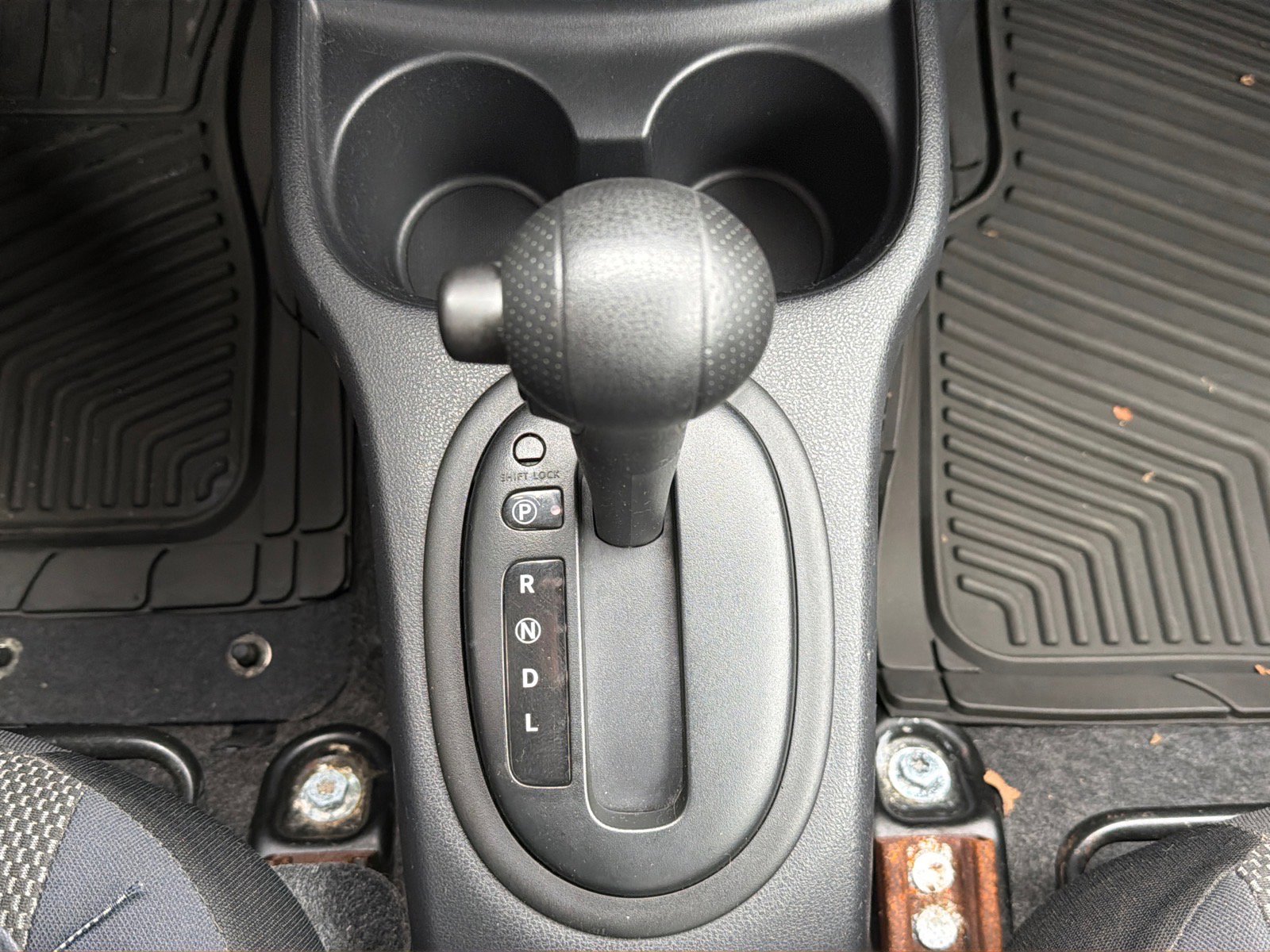 Used 2012 Nissan Versa SV w/ Convenience Pkg FWD image 18