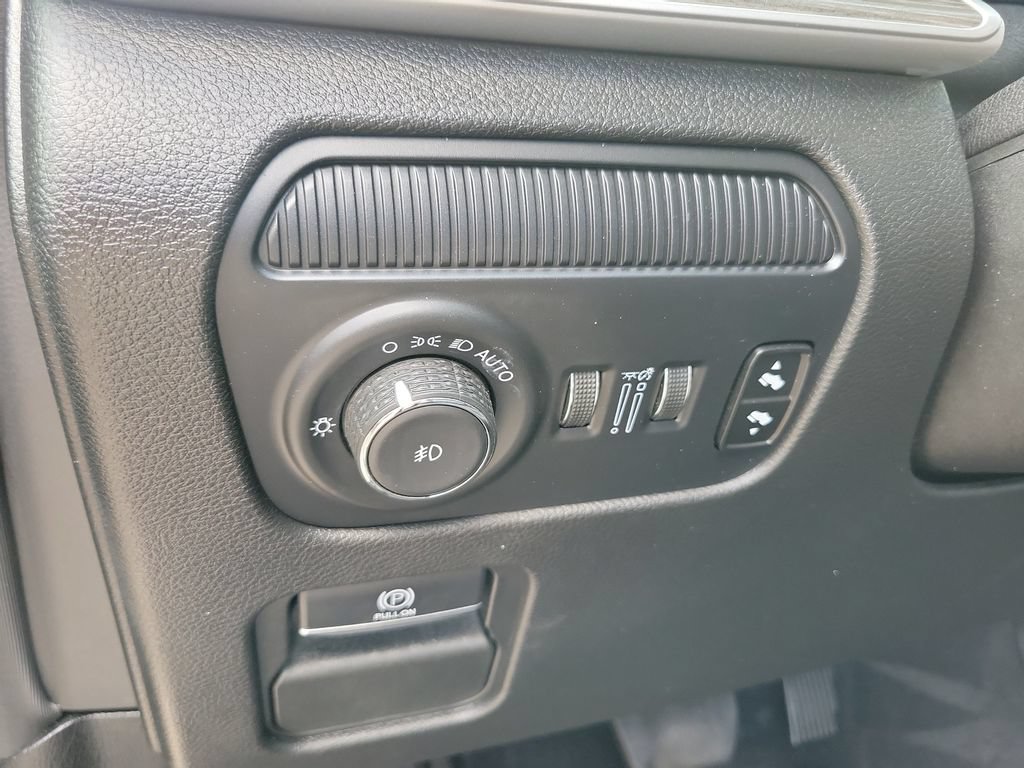 Used 2024 Jeep Wagoneer Series III AWD/4WD image 23