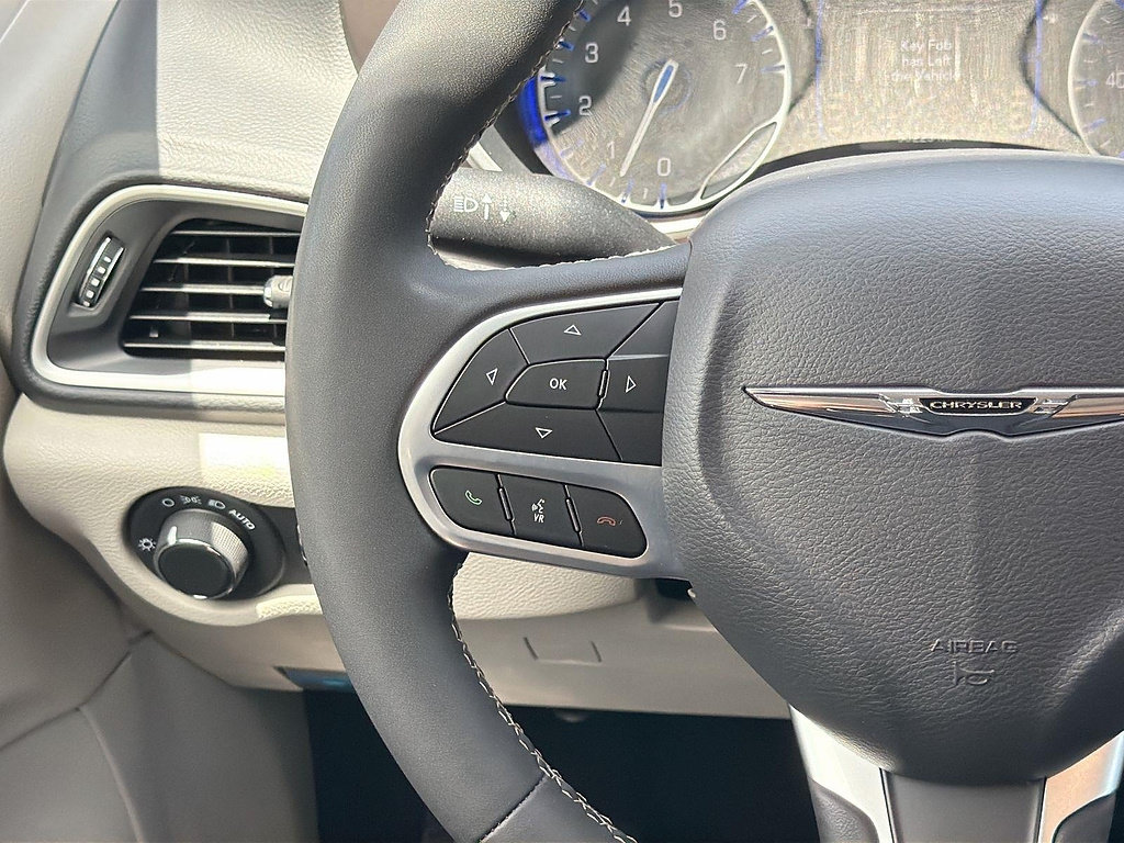 Used 2023 Chrysler Voyager LX FWD image 8