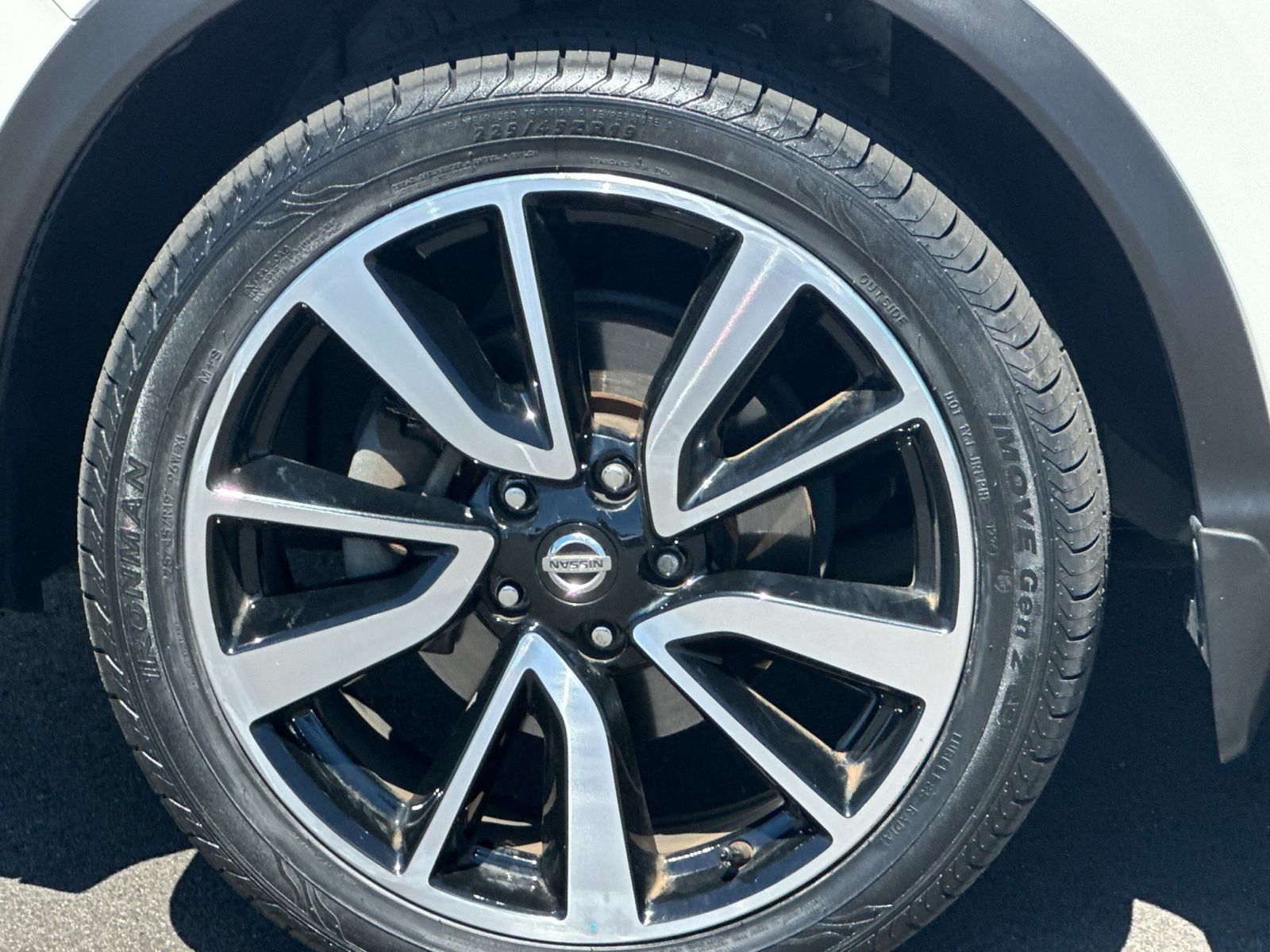Used 2018 Nissan Rogue Sport SL FWD image 30