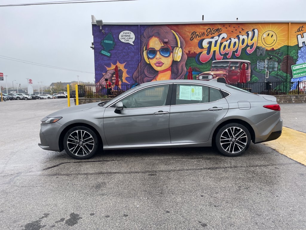 Used 2025 Toyota Camry XLE AWD/4WD image 2
