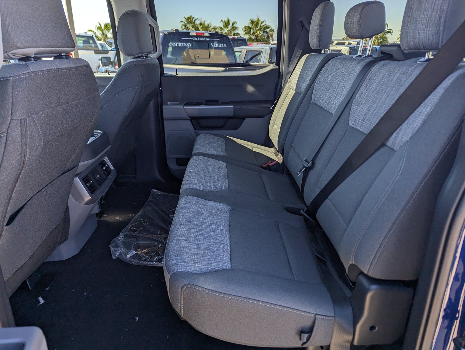 New 2026 Ford F250 XLT w/ FX4 Off-Road Package AWD/4WD image 9