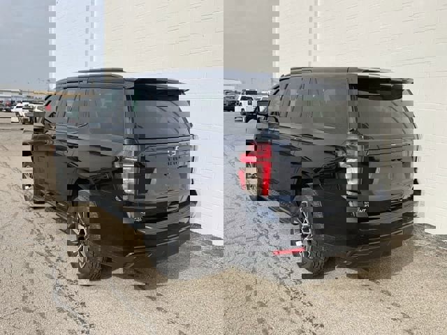 Used 2023 Chevrolet Tahoe Z71 w/ Luxury Package image 39