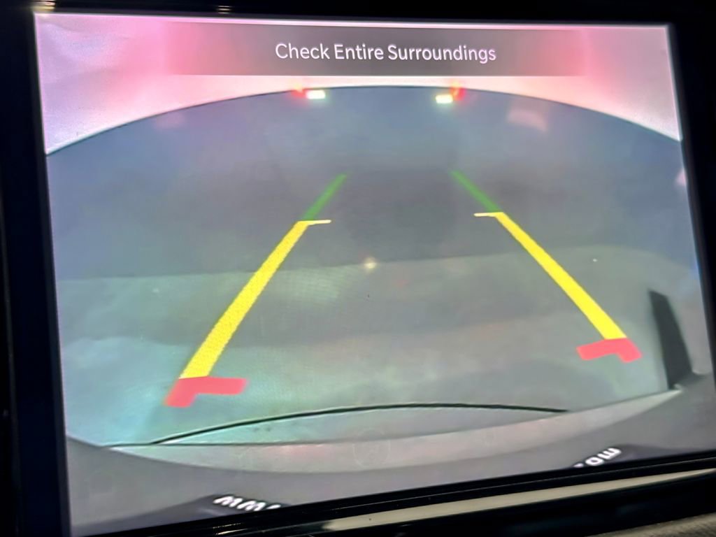 Used 2022 Chrysler Pacifica Touring-L FWD image 19