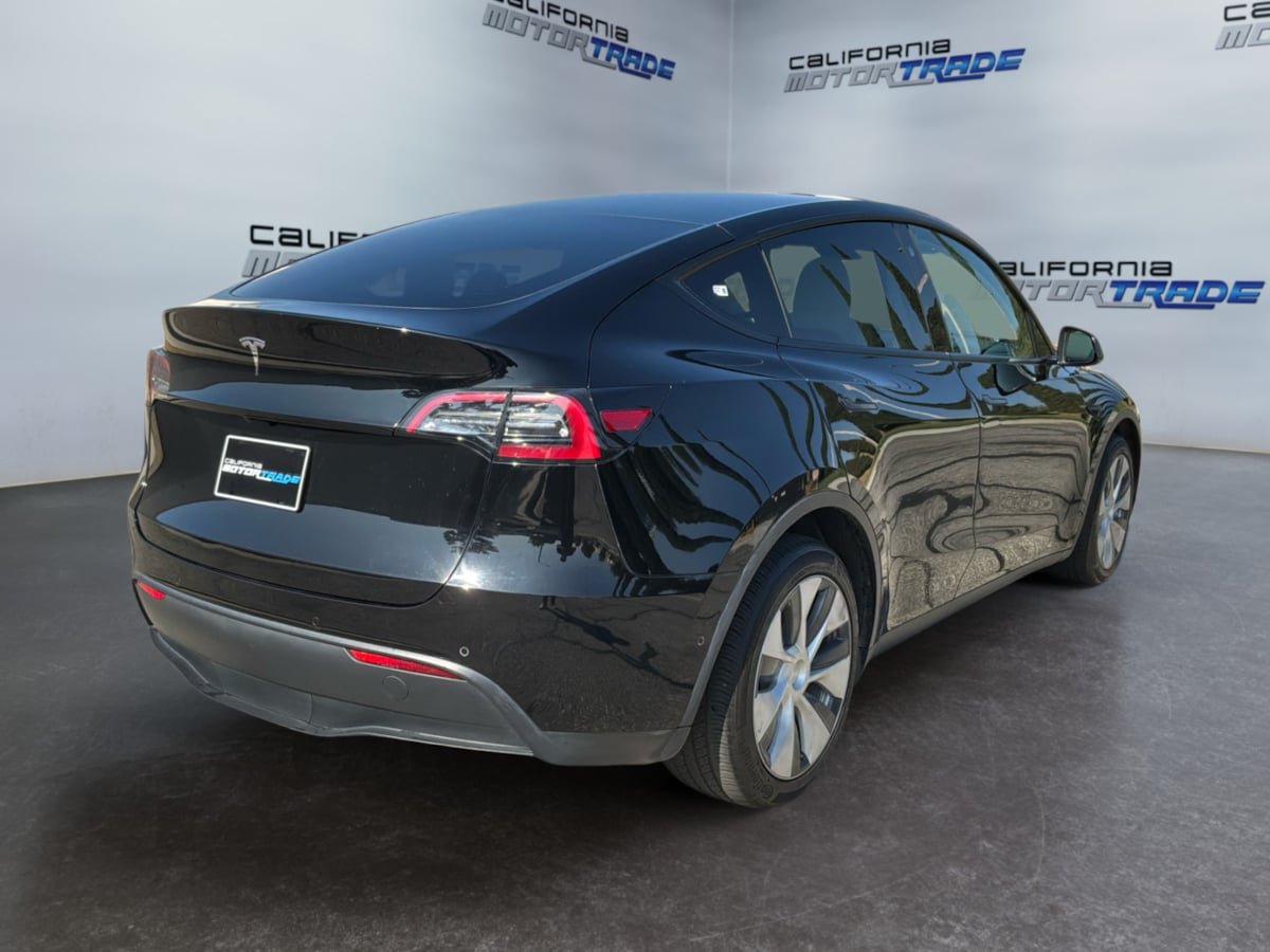 Used 2022 Tesla Model Y Long Range AWD/4WD image 5