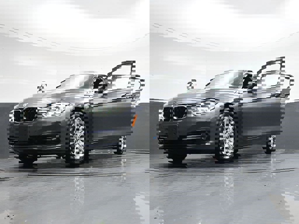 Used 2018 BMW 330i xDrive Sedan w/ Convenience Package image 43