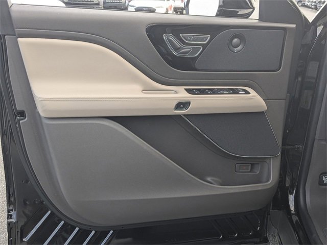 Used 2022 Lincoln Aviator Reserve w/ Class IV Trailer Tow Package image 9