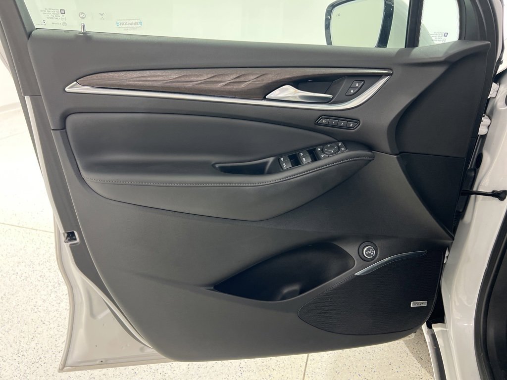 Used 2024 Buick Enclave Avenir w/ Avenir Technology Package image 18