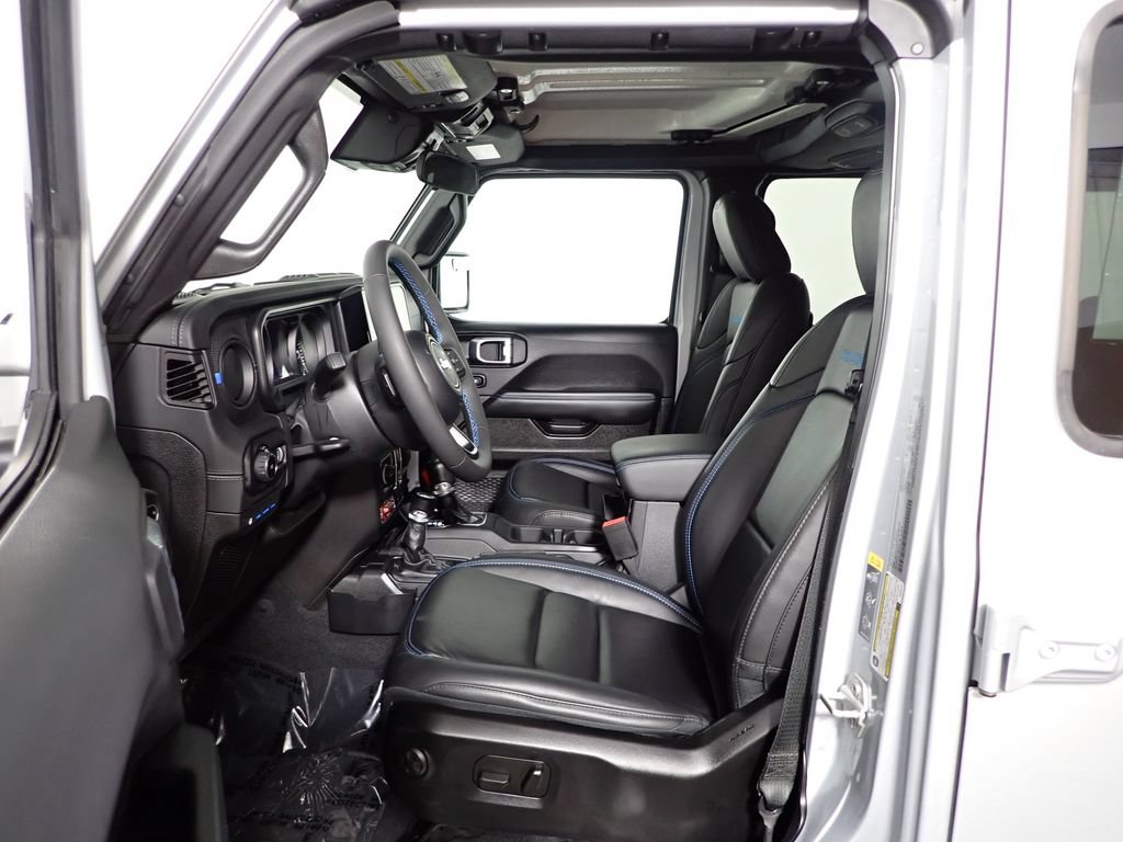 Used 2024 Jeep Wrangler Unlimited Rubicon 4xe w/ Convenience Group AWD/4WD image 19