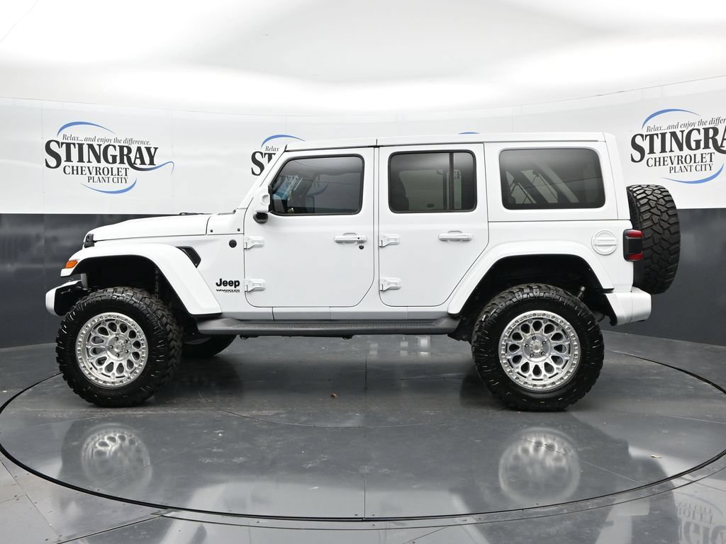 Used 2022 Jeep Wrangler Unlimited Sahara AWD/4WD image 4