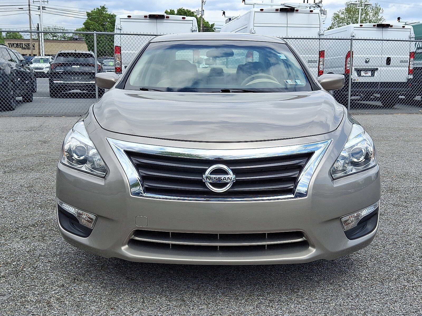 Used 2014 Nissan Altima 2.5 S w/ Sport Value Package FWD image 2