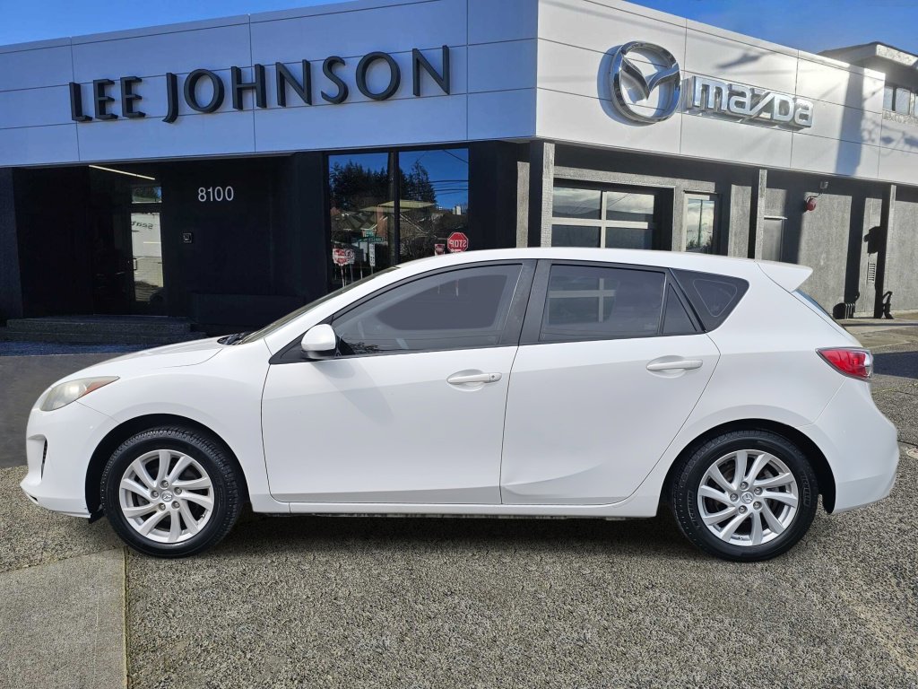 Used 2012 MAZDA MAZDA3 i Grand Touring w/ Tech Pkg FWD image 2
