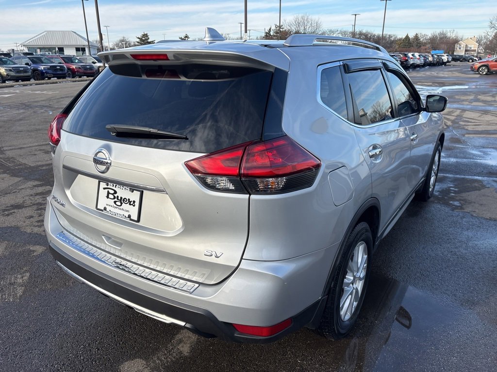Used 2017 Nissan Rogue SV image 3