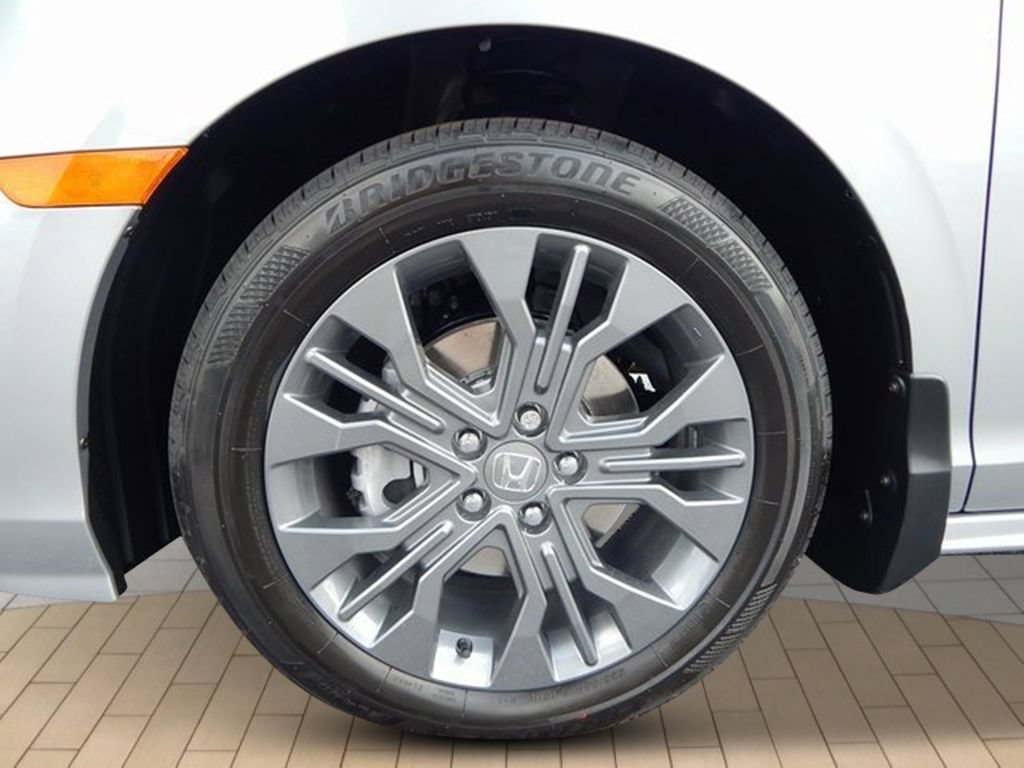 New 2026 Honda Odyssey Touring image 9
