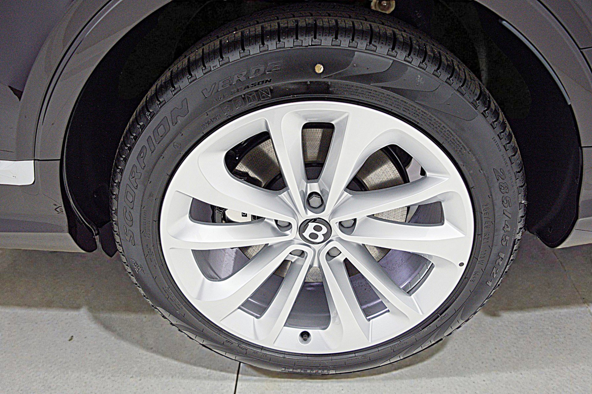 Used 2024 Bentley Bentayga image 44