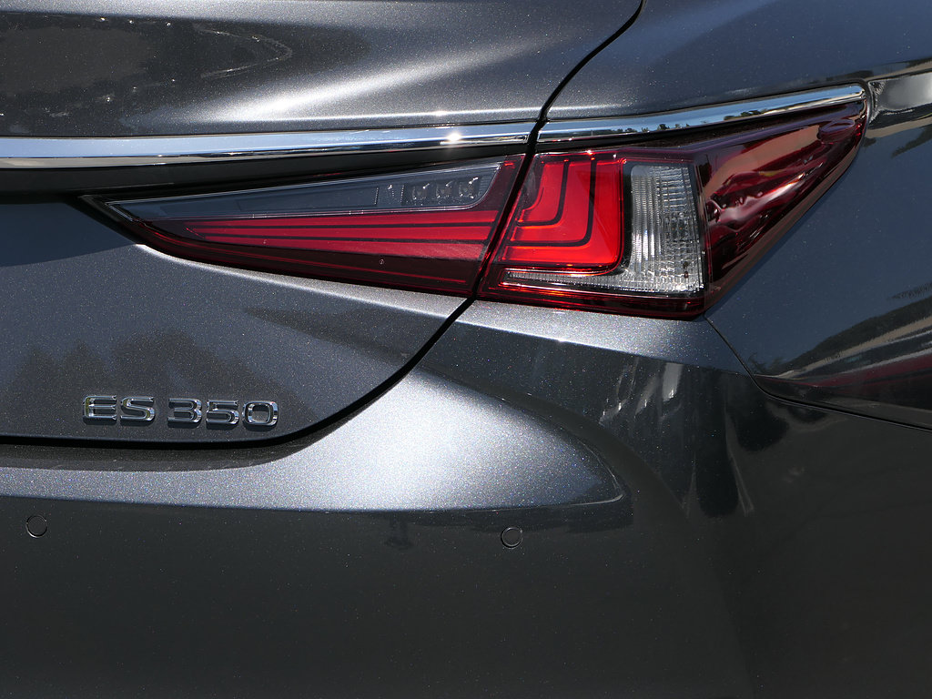 Used 2024 Lexus ES 350 w/ Premium Package FWD image 4